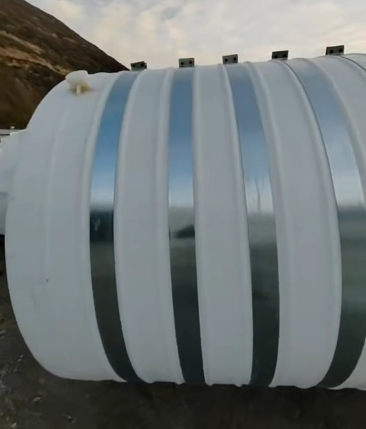 圆形新疆塑料桶批量交付案例：结构稳定，适配多行业液体储运需求